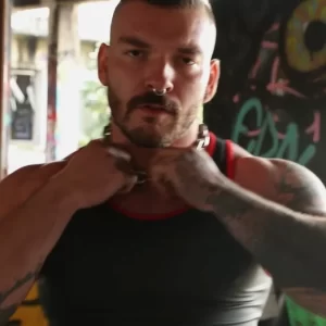 Danny Cuomo’s Delicious Debut: Unwrapping His Tight Package Muscle-Beast Kinkoer Unleashes His Eccentric Erotic Side! Gay Porn