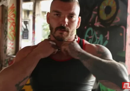 Muscle-Beast Kinkoer Unleashes His Eccentric Erotic Side! Gay Porn