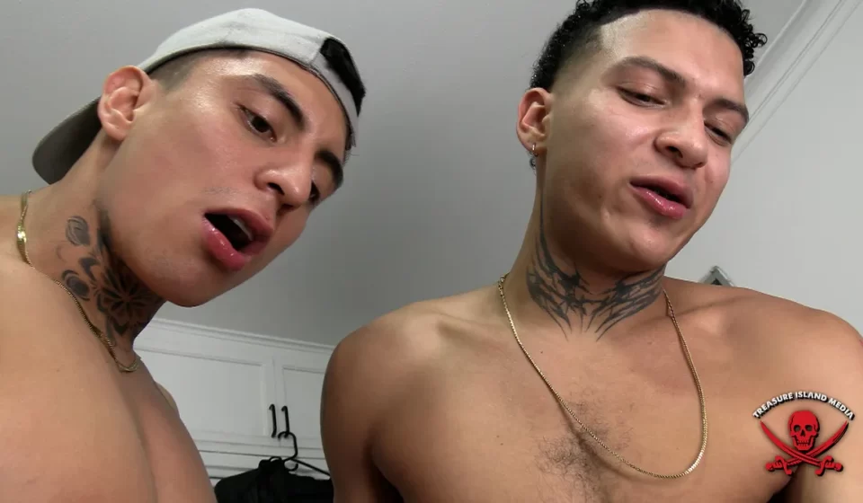 Alan Walter and Alex King Breed Eddi Santiago’s Hole Alan Walter and Alex King Breed Eddi Santiago’s Hole Gay Porn