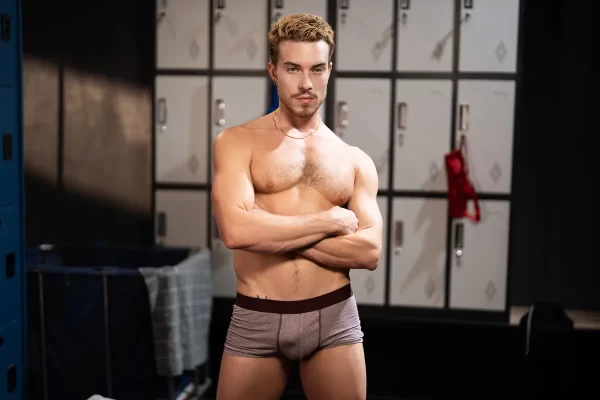 Fake Nuts Gym Flasher: Luca Zae & Mike Monroe's Wild Ride Gay Porn 8