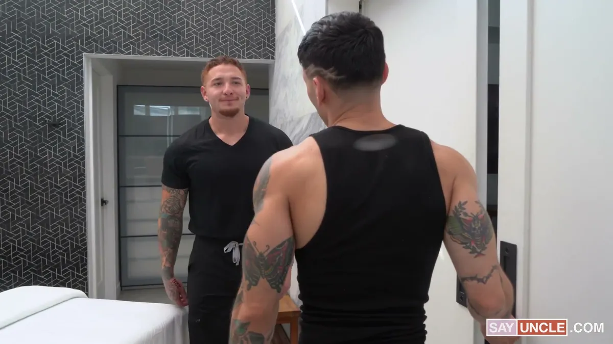 Siren Santiago Takes Jeremiah Cruze's Cock During Massage Gay Porn
