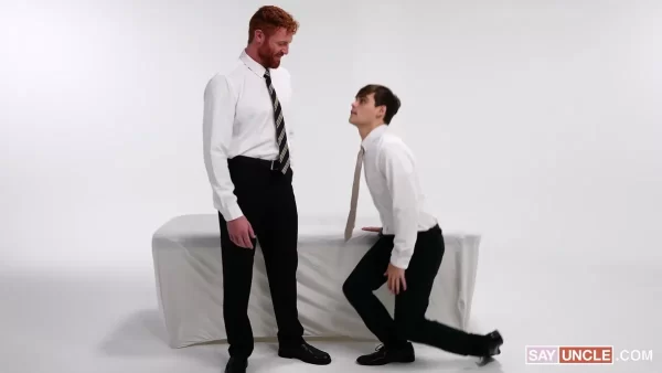 Gunther Breaks in Elder Dylan Fruits With Presidential Dick Gay Porn
