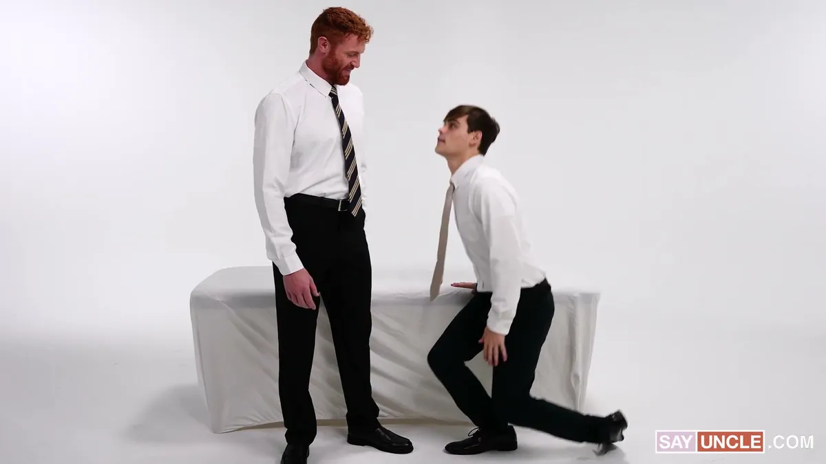 Gunther Breaks in Elder Dylan Fruits With Presidential Dick Gay Porn