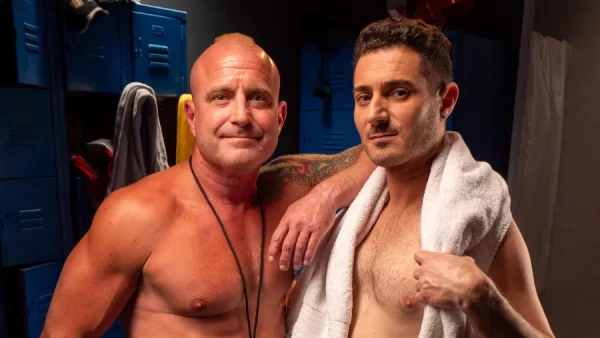 Happy Frosh Drops His Towel for Robbie Caruso Gay Porn