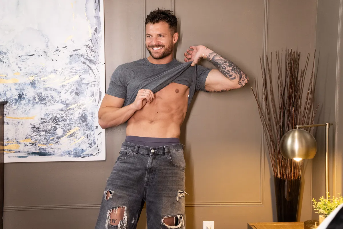 His Pillow Talks: Ethan James Plays Pillow for Curved King 11 His Pillow Talks: Ethan James Plays Pillow for Curved King Gay Porn 6